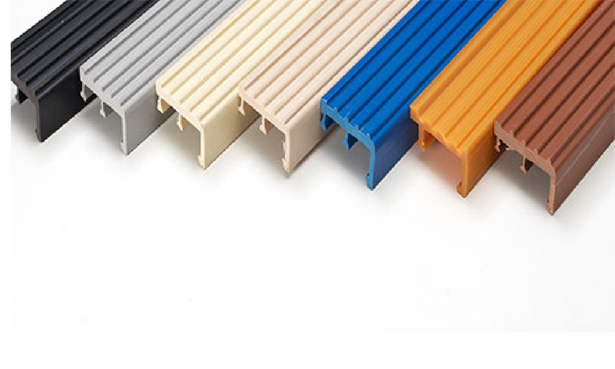 จมูกบันไดพีวีซี (พีวีซีล้วน) รุ่น IP-2 (ราคาต่อเมตร)