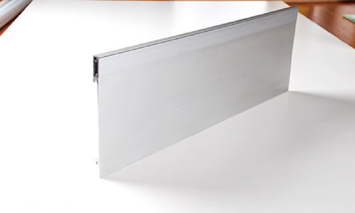 บัวเชิงผนังอลูมิเนียม ฝาอลูมิเนียม 1 แถบ ชุบอโนไดต์สีอลูมิเนียม รุ่น AS-3 (ราคาต่อเมตร)