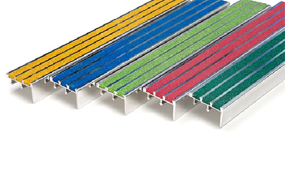 จมูกบันไดอลูมิเนียมอัดด้วยแร่กากเพชร รุ่น SC-3 ชุบสี (ราคาต่อเมตร)