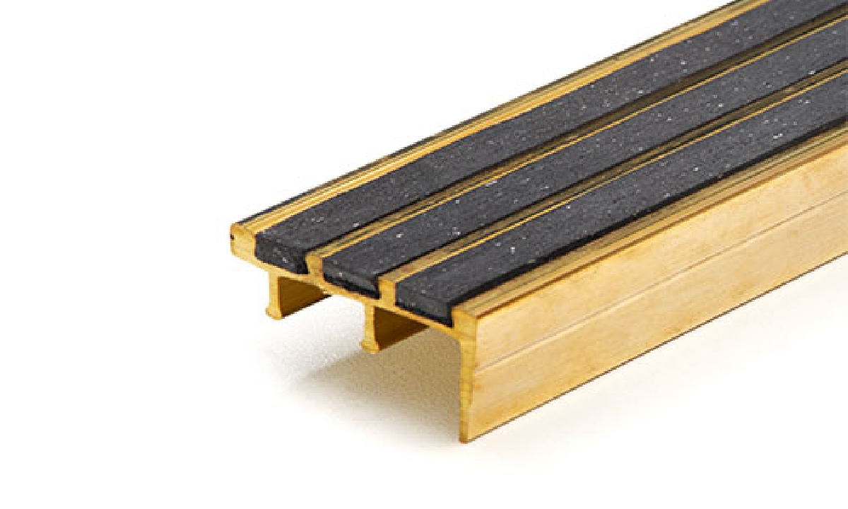 จมูกบันไดทองเหลืองสอดด้วยผ้าเบรค รุ่น IS-2 (ราคาต่อเมตร)