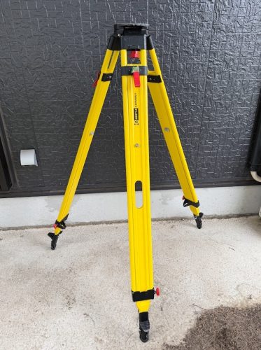 Nestle Germany สำรวจขาตั้งกล้องไฟเบอร์กลาส Telescoping Total Station Scanner ใช้งานได้