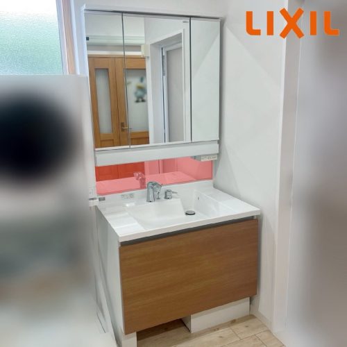 โชว์รูมจัดแสดงโต๊ะเครื่องแป้งห้องน้ำ LIXIL Lumisys กระจกสามด้านกว้าง 90ซม. /D5124