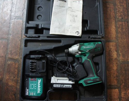 สว่านกระแทกแบบชาร์จไฟได้ Makita M695D แบตเตอรี่แบบเบาเท่านั้น