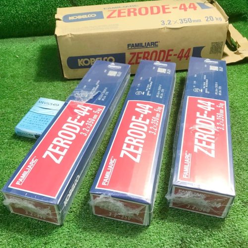 ลวดเชื่อมอาร์ก Seihan Q431 ตระกูล Kobelco (ZERODE-44) ลวดเชื่อมอาร์กแบบมีหลังคา φ3.2 x 350มม. เหล็กอ่อนชนิดควันต่ำบางสำหรับจานกลาง 3 กล่องชุด 15 กก
