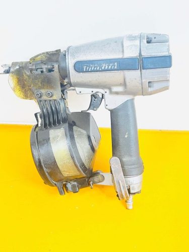 (ขายหมดแล้ว 1,000 เยน) เครื่องตอกตะปูลมแรงดันปกติ Makita 50 มม. AN502 เครื่องตอกตะปูแบบคอยล์การทำงานของเครื่องมือลมได้รับการยืนยันว่าขายหมดแล้ว