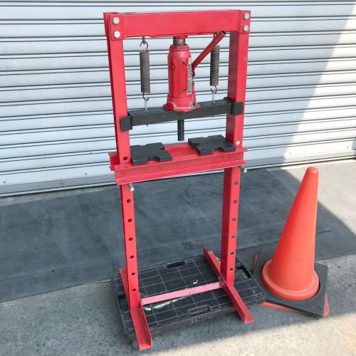 Toyohan Q516 12t เครื่องกดแบบประตูเครื่องกดไฮดรอลิกแบบประตูปรับความสูงของโต๊ะได้ฐานประมาณ. (53 x 16.5ซม.) แผ่นโลหะบำรุงรักษายานยนต์