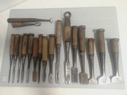 สิ่วเสียหายหนักทิ้ง 18 ชิ้นเครื่องมือช่างไม้สิ่วเครื่องมือ DIY เครื่องมือช่างเครื่องมือเก่าช่างฝีมือเท่านั้น Kanesa Sukemasa Yamasada Nobuhiro Minamoto Riei